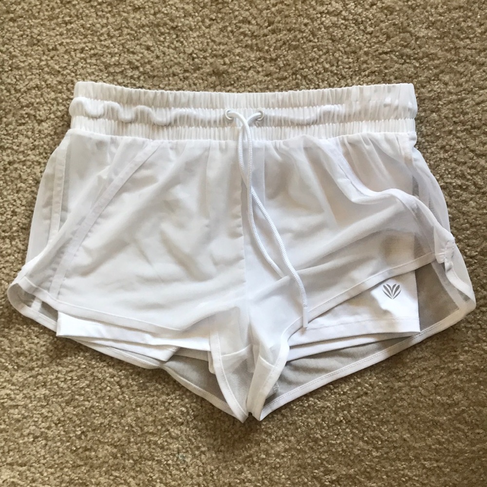 White running shorts with pocket